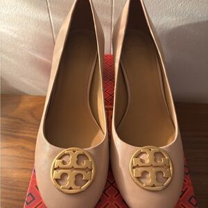 Tory Burch Nude Leather Chelsea Block Heels
